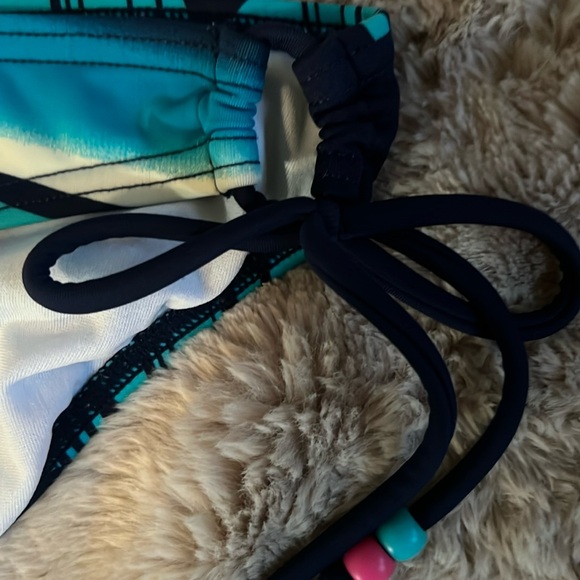 Billabong turquoise with multi colors bikini bottom - Picture 2 of 3